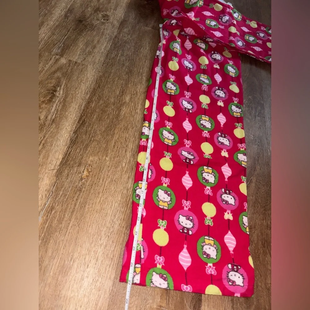 Hello Kitty Festive Red Pajama Set for Kids - Picture 4 of 6